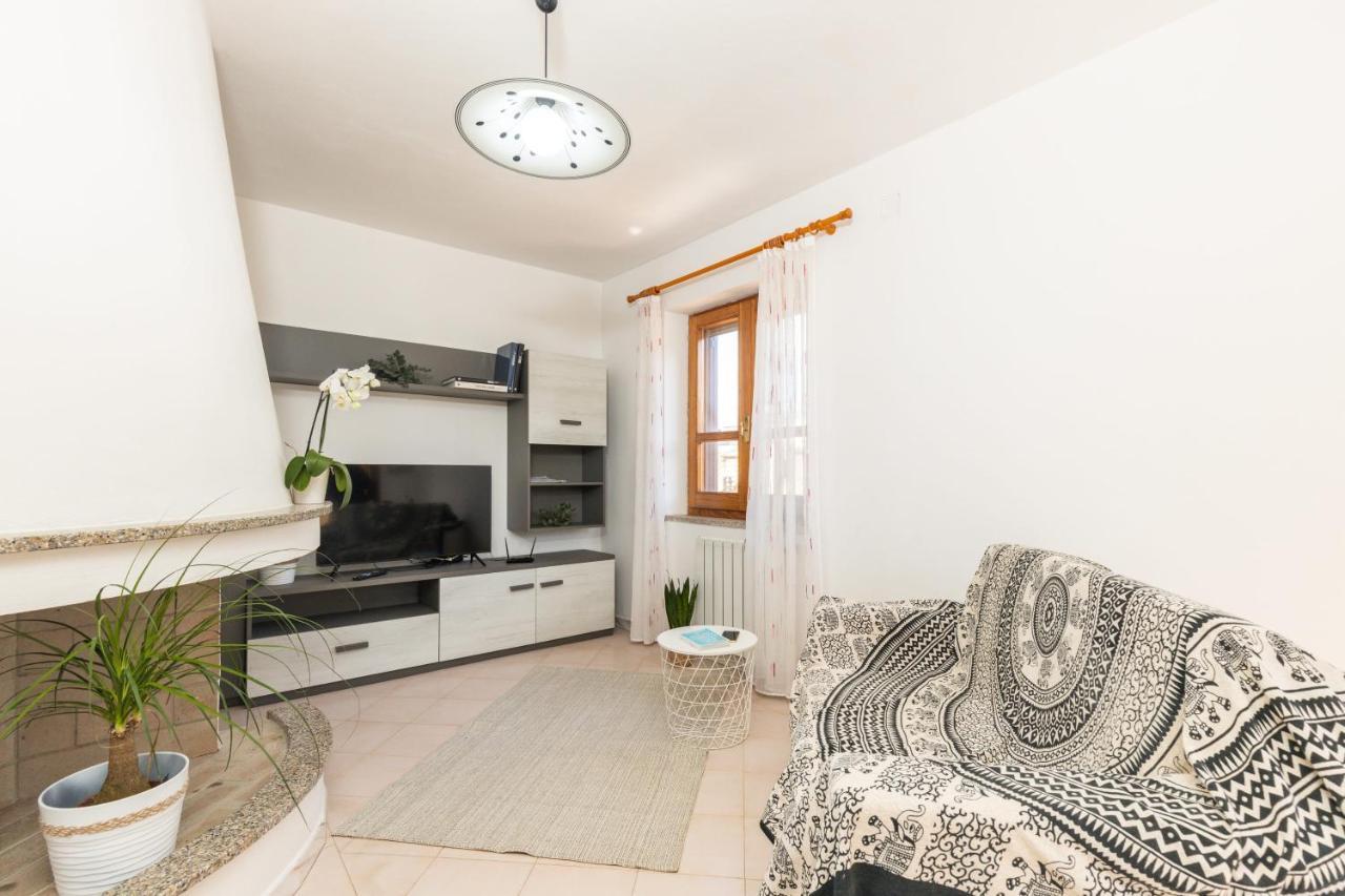 Apartamento Casa A Due Passi Dal Mare Àrbatax Exterior foto